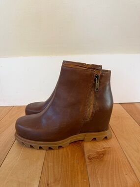 Sorel Women's Joan of Arctic Wedge III Zip - Hazelnut Leather/Gum 2